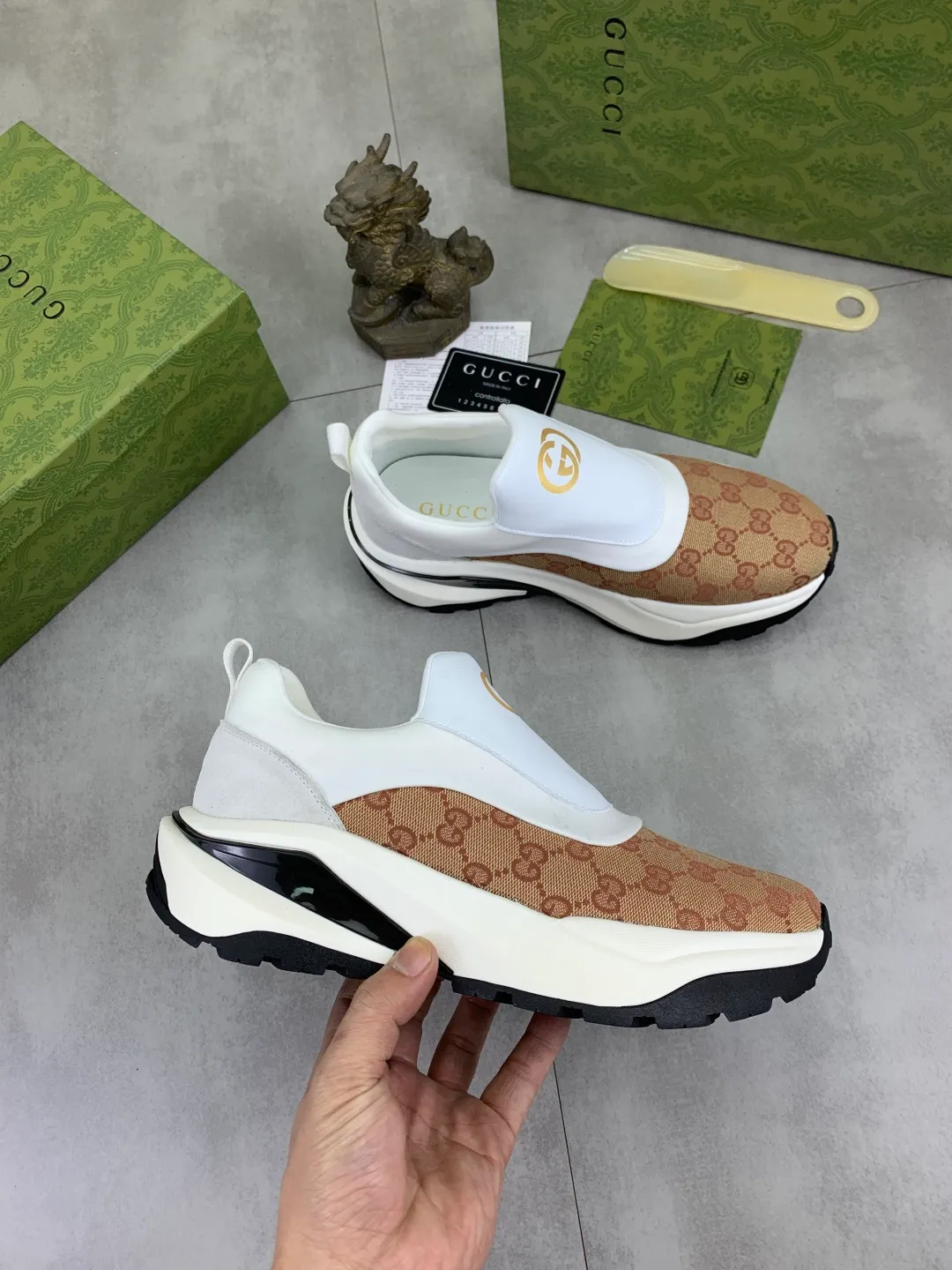 Men's Men's Shoes P440 💰[New Style] 🆘 The latest model from Gucci's official website🎁Classic casual and fashionable men's shoes👟Hot style💥The style is simple and elegant, exclusive for trendy men. Unique official website latest brand elements👑Gucci original decoration, fashionable and generous, the fabric is made of original soft calfskin➕Comfortable soft sheepskin lining ✅The official website specifies wear-resistant foam outsole_full of elasticity, classic model taken in real life🎬Color: 2️⃣colors optional😍Number: 38-44